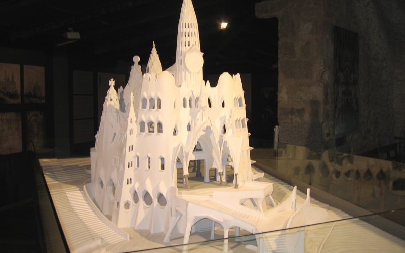 Maquette reconstruite par Rainer Graefe à travers l’étude de 5 maquettes originales de Gaudí