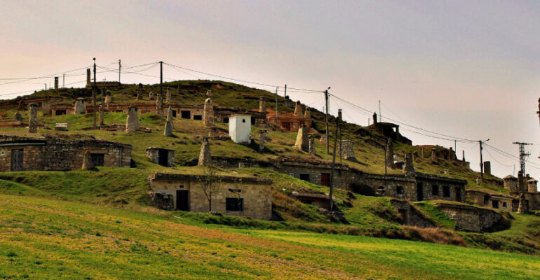 Baltanás, presque 400 caves à vin enfouies sous une colline