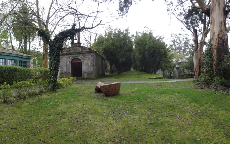 La chapelle San Perdro et la promenade des Buxos