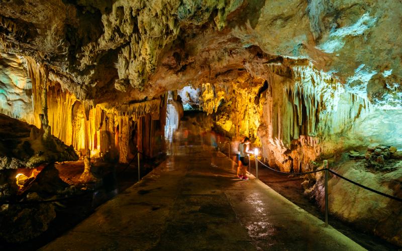 Intérieur de la grotte de Nerja