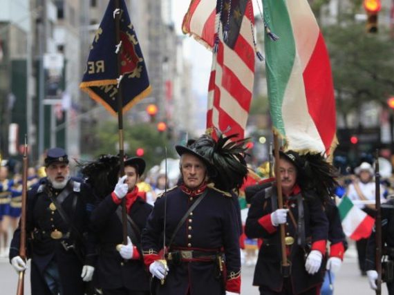 Des drapeaux italiens au lieu des espagnols : l’étrange Columbus Day aux États-Unis