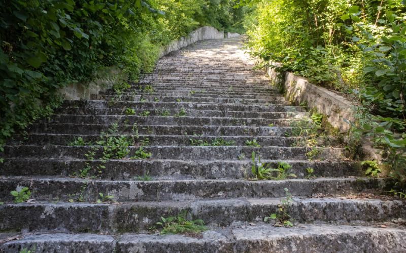 Les escaliers de la mort menant à la carrière de granit
