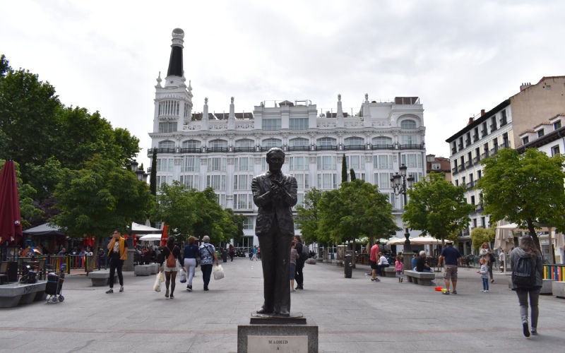 La sculpture de Lorca sur la Place Santa Ana est l'un des monuments les plus reconnaissables dans les rues de Madrid