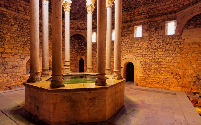 Le bain arabe de style roman à Gérone