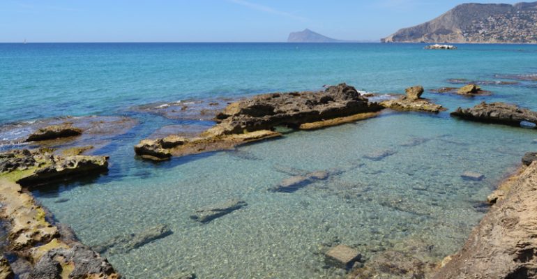 Les Bains de la Reine de Calpe, pour se baigner sur la plage entre des ruines romaines