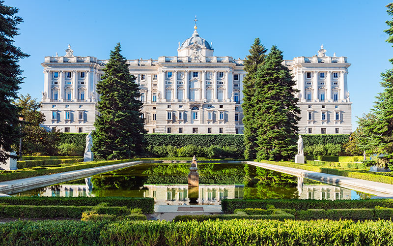 Palais royal depuis les jardins de Sabatini