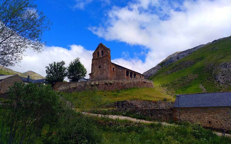 Une vue spectaculaire de l'église de La Cueta