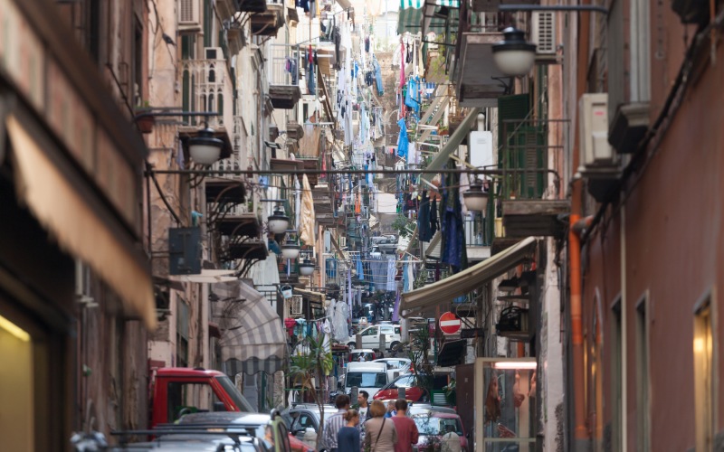 Les rues des quartiers espagnols sont toujours bondées