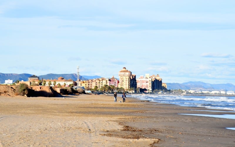 Une des grandes plages de la « petite Venise de Valence »