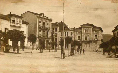 Vista antigua de la Plaza Mayor de Pravia