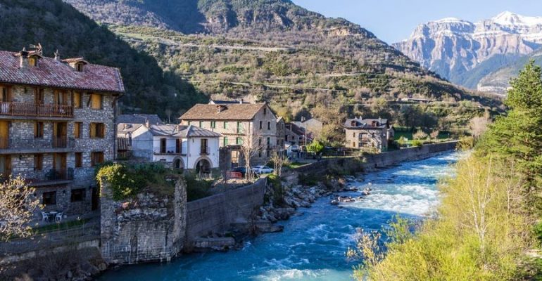 Que voir à Broto, de la pierre et de l’eau au pied des Pyrénées