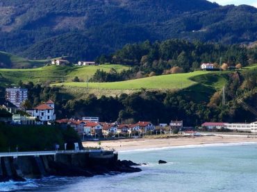 Villages en Espagne avec mer et montagne