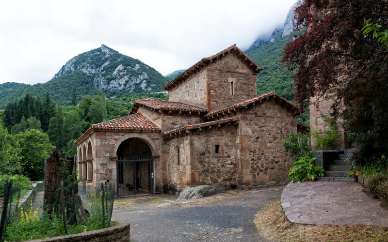 Église Santa María de Lebeña