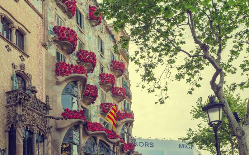 La Casa Batlló, le jour de Sant Jordi
