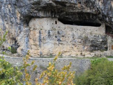 9 temples impressionnants cachés dans une grotte