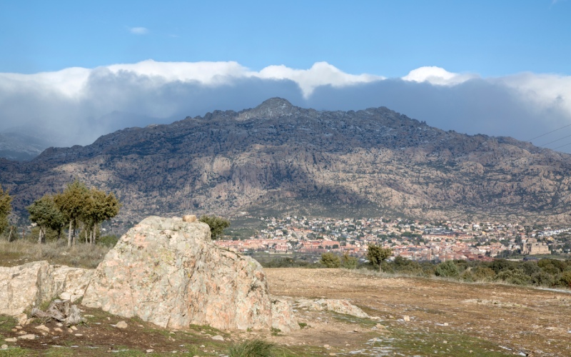 Vue de la Pedriza et du village de Manzanares el Real 