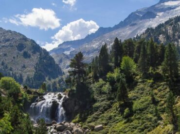 Le Forau de Aigualluts, un gouffre et une cascade au cœur des Pyrénées aragonaises
