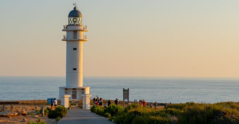 Le phare du Cap Barbaria, le phare le plus au sud des Baléares