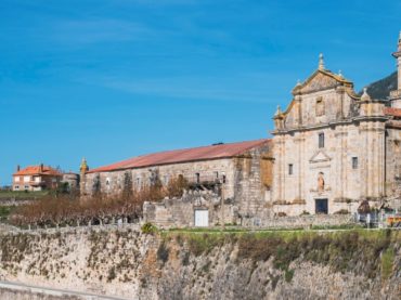 Santa María de Oia, le monastère qui fut aussi prison et forteresse