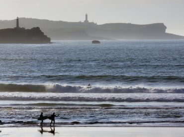 9 plages parfaites en Espagne pour surfer cet été