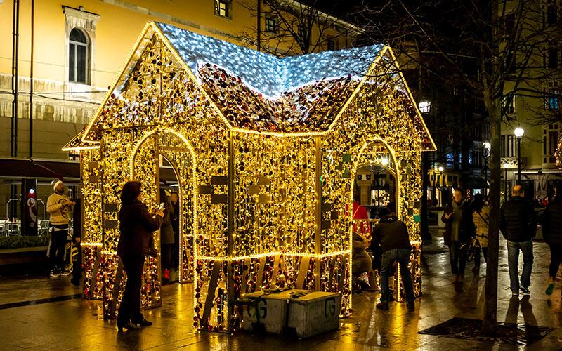 Les plus belles illuminations de Noël. Place du Parchís. Gijón