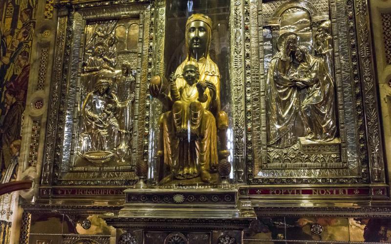 La Moreneta ou Vierge de Montserrat est la protagoniste du sanctuaire